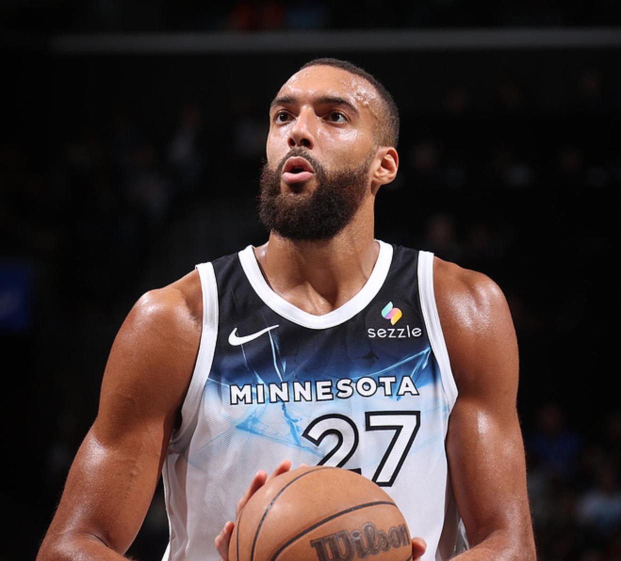 热火B队完胜巴西男篮,戈贝尔统治全场 热火B队完胜巴西男篮,戈贝尔统治全场