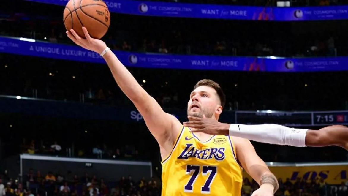 关于马刺爆冷湖人，加里纳利完成帽子戏法的信息