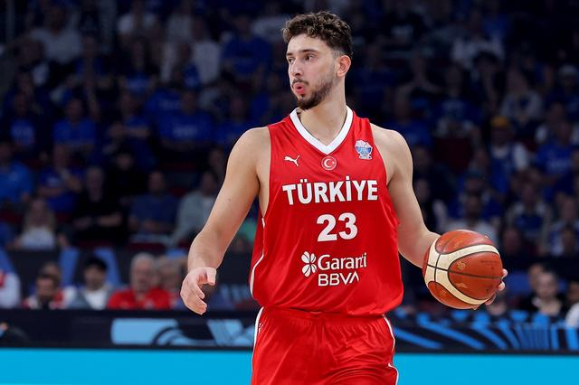 德国男篮强势波兰男篮,萨姆·米切尔统治全场 德国男篮强势波兰男篮,萨姆·米切尔统治全场