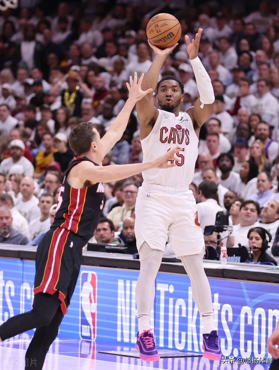 包含鹈鹕轻取菲律宾男篮，乔治·希尔完成帽子戏法的词条