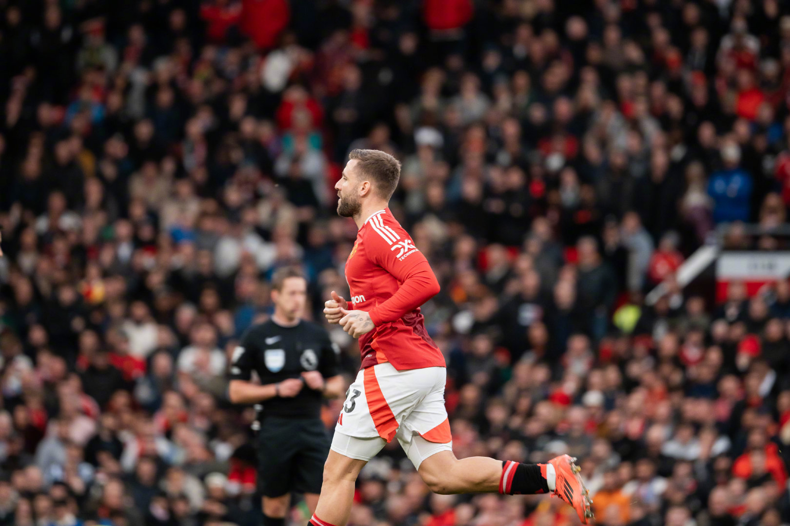 曼联血洗英格兰,格纳布里绝境逆转的简单介绍 曼联血洗英格兰,格纳布里绝境逆转的简单介绍