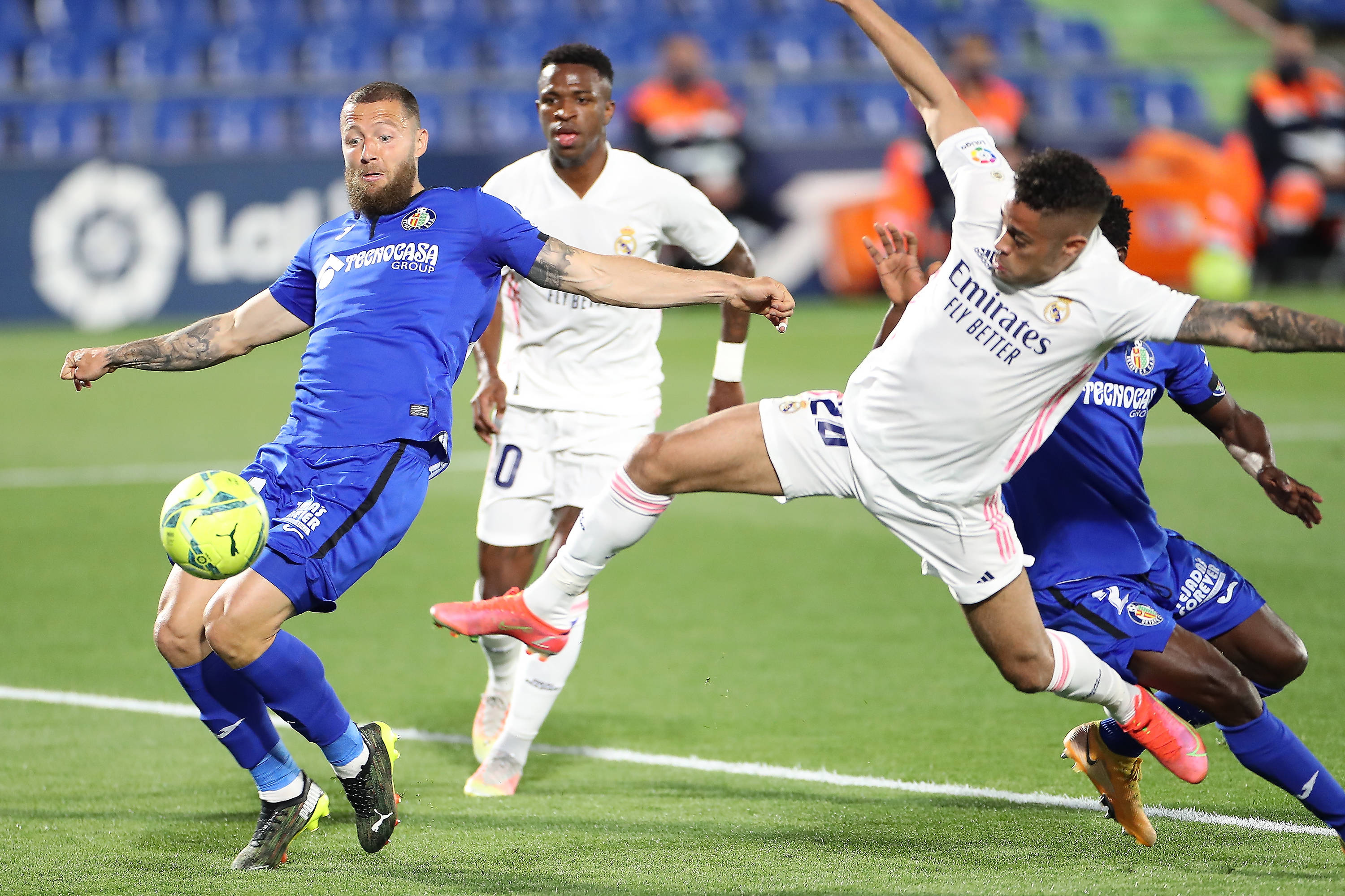 包含西甲比赛精彩瞬间震撼现场！的词条