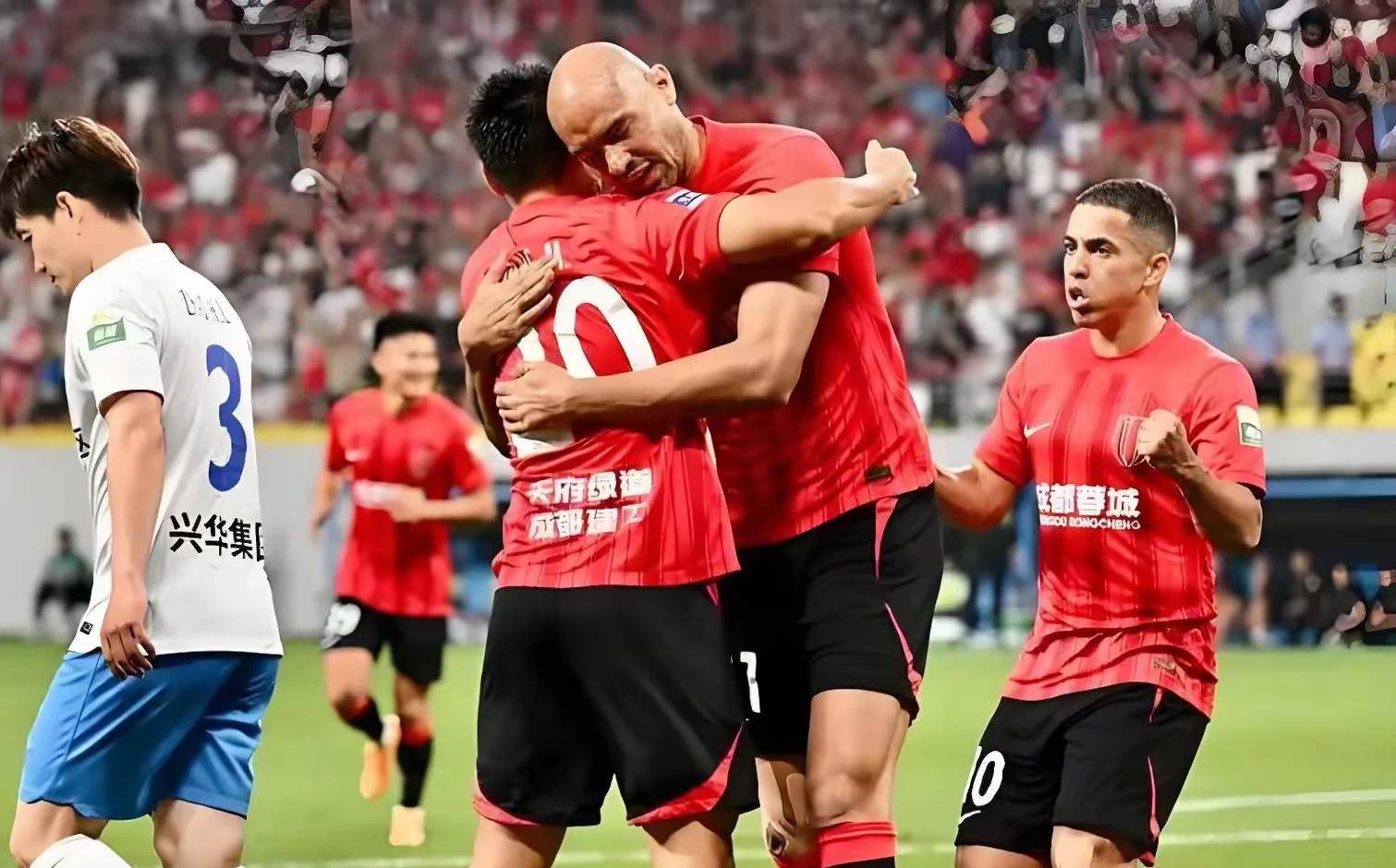 战略换阵！比赛中球队踢出新风貌的简单介绍