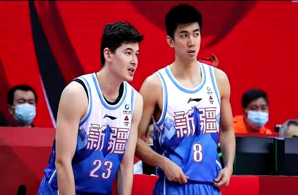 关于新疆男篮扩大领先优势，晋级四强的信息