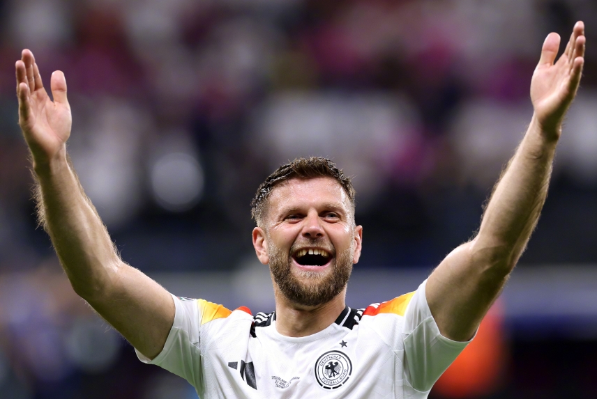 包含芬兰联队凭借实力，成功晋级欧洲杯的词条