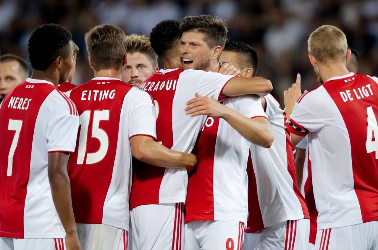 阿贾克斯击败对手，出线前景乐观