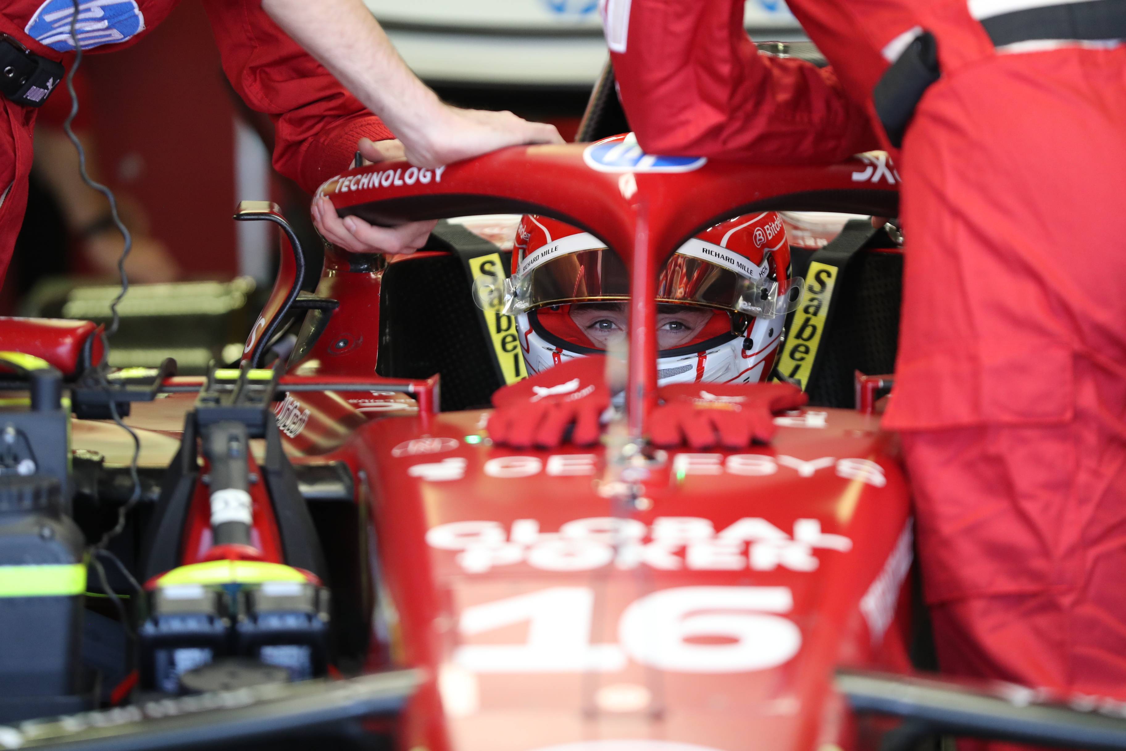 关于红牛车队碾压阿斯顿马丁，诺里斯点燃赛场的信息