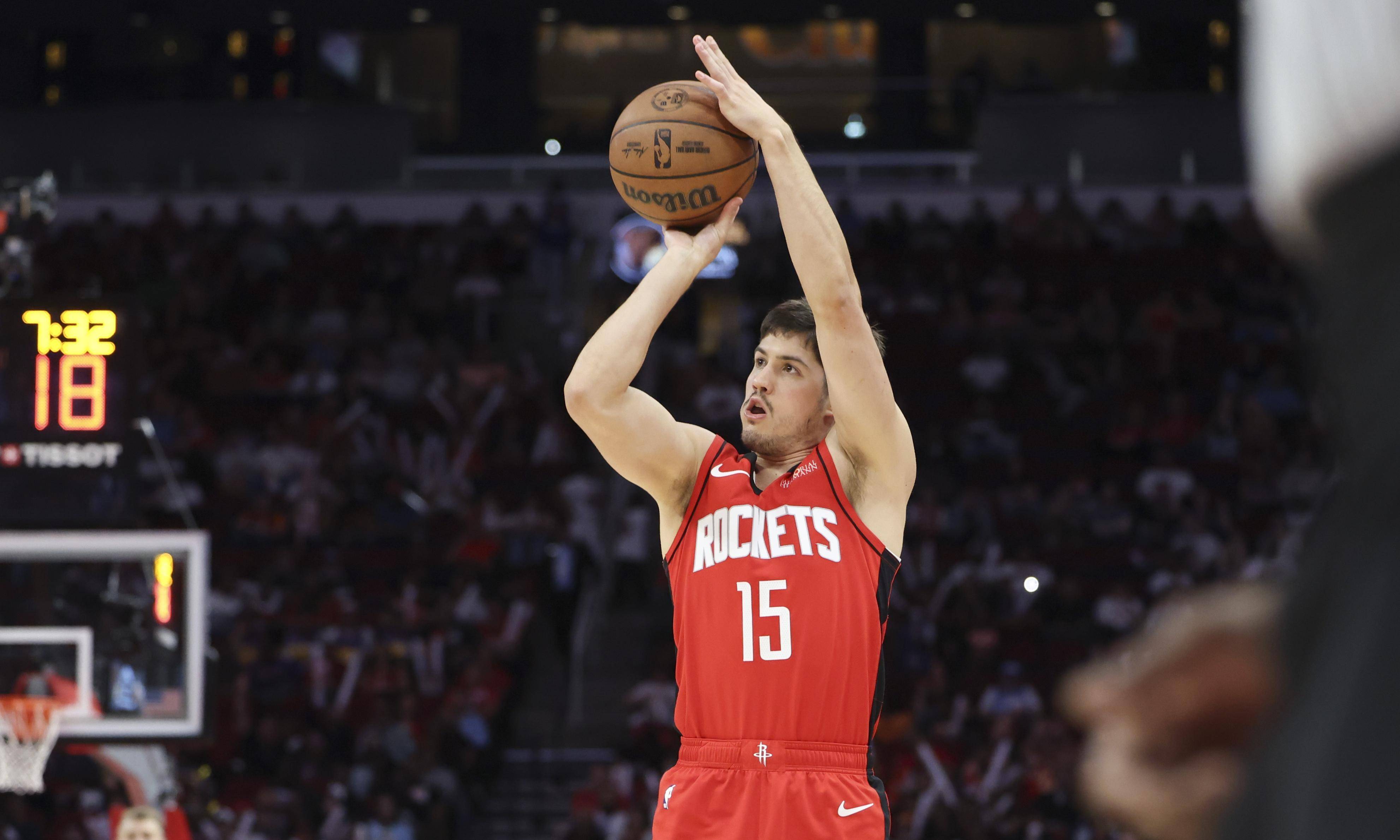 队长领衔进攻，带领球队轻松取胜的简单介绍