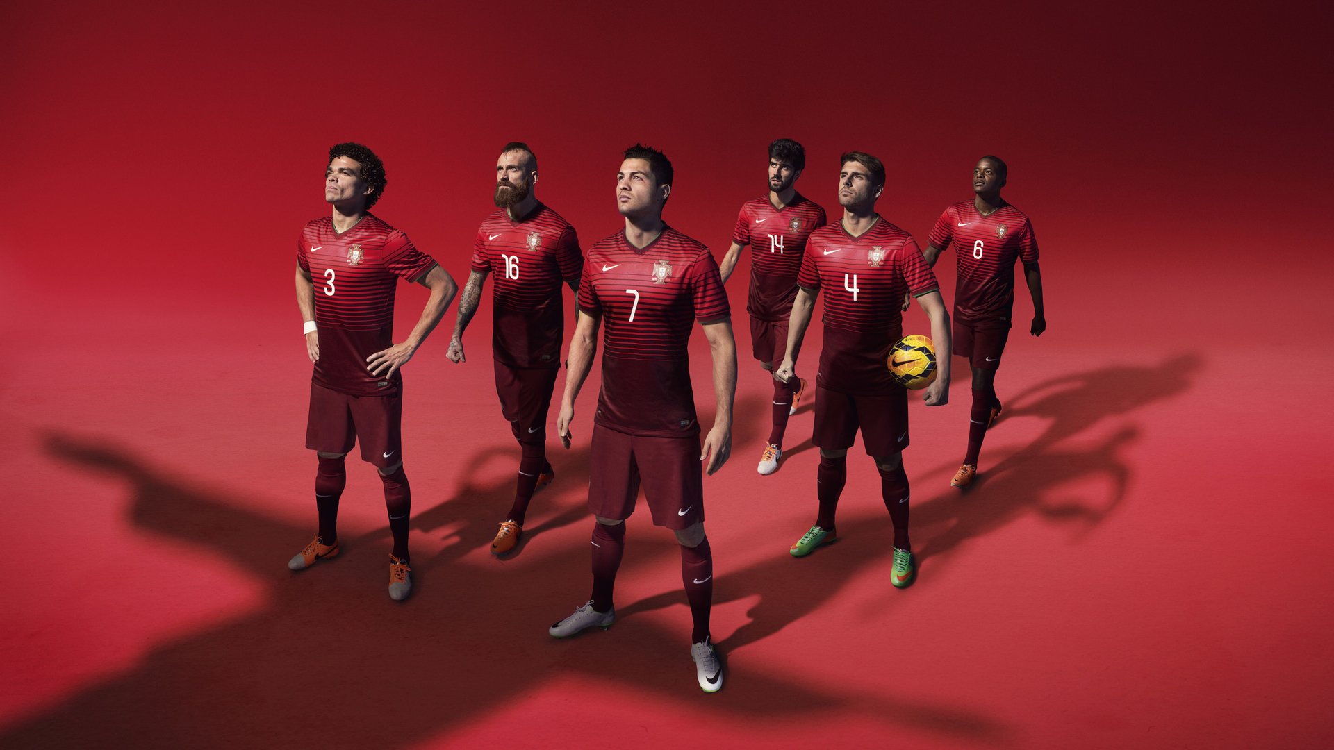 赛道上的孤勇者，维斯塔潘一肩扛起全队，索伯轻取雷诺背后的战术革命